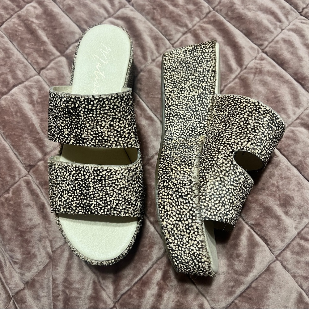 Matisse Struttin Calf Hair Platform Slide Sandal in Brown & Tan